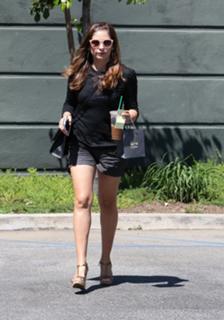 Sarah Michelle Gellar feet photo thumbnail