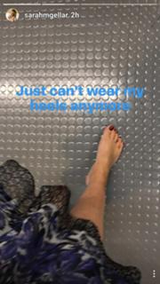 Sarah Michelle Gellar feet photo thumbnail