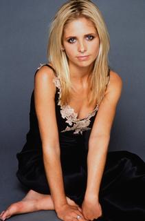 Sarah Michelle Gellar feet photo thumbnail