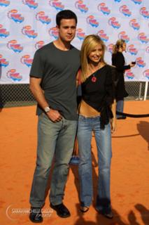 Sarah Michelle Gellar feet photo thumbnail