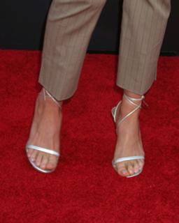 Sarah Michelle Gellar feet photo thumbnail
