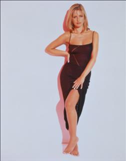 Sarah Michelle Gellar feet photo thumbnail