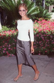 Sarah Michelle Gellar feet photo thumbnail