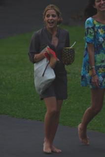 Sarah Michelle Gellar feet photo thumbnail