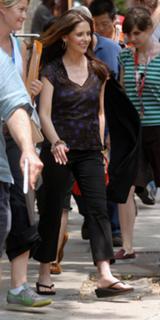 Sarah Michelle Gellar feet photo thumbnail