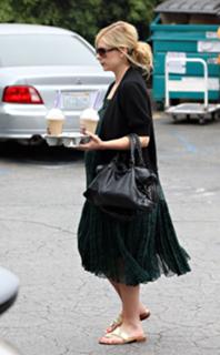 Sarah Michelle Gellar feet photo thumbnail