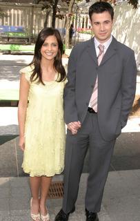 Sarah Michelle Gellar feet photo thumbnail