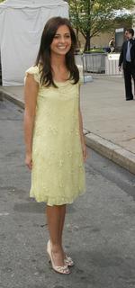 Sarah Michelle Gellar feet photo thumbnail