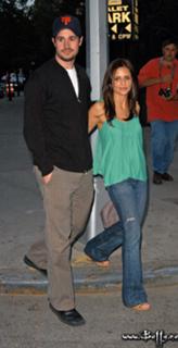 Sarah Michelle Gellar feet photo thumbnail