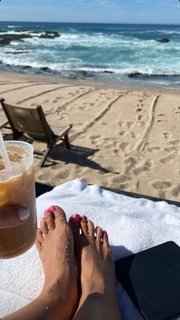 Sarah Michelle Gellar feet photo thumbnail
