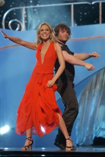 Sarah Michelle Gellar feet photo thumbnail