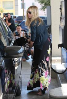 Sarah Michelle Gellar feet photo thumbnail