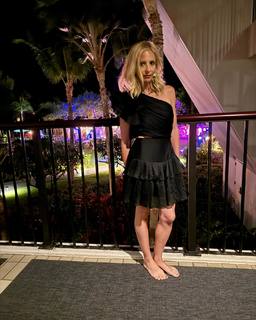 Sarah Michelle Gellar feet photo thumbnail