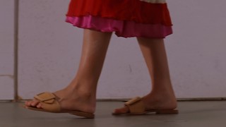 Sarah Michelle Gellar feet photo thumbnail