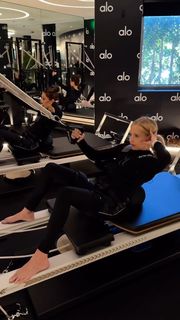 Sarah Michelle Gellar feet photo thumbnail