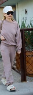 Sarah Michelle Gellar feet photo 9