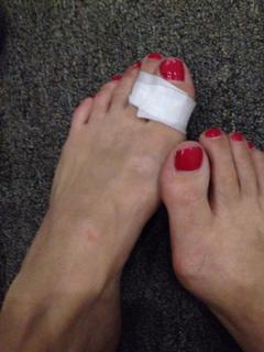 Sarah Paulson feet photo thumbnail