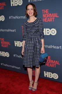 Sarah Paulson feet photo thumbnail