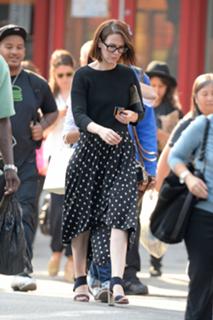 Sarah Paulson feet photo thumbnail