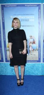 Sarah Paulson feet photo thumbnail