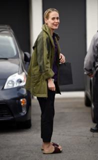 Sarah Paulson feet photo thumbnail