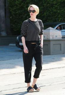 Sarah Paulson feet photo thumbnail