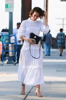 Sarah Paulson feet photo thumbnail