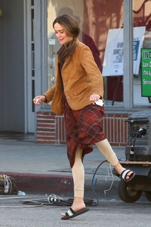 Sarah Paulson feet photo thumbnail