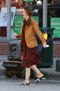 Sarah Paulson feet photo thumbnail