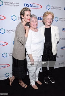 Sarah Paulson feet photo thumbnail