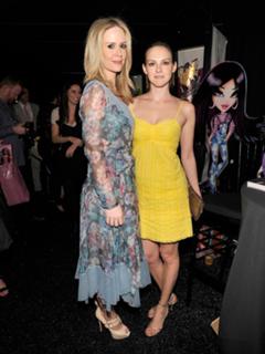 Sarah Paulson feet photo thumbnail