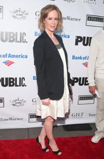 Sarah Paulson feet photo thumbnail
