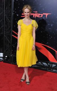 Sarah Paulson feet photo thumbnail
