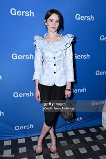 Sarah Pidgeon feet photo 13