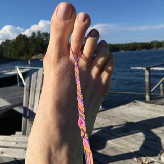 Sarah Rafferty feet photo thumbnail