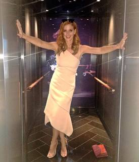 Sarah Rafferty feet photo thumbnail