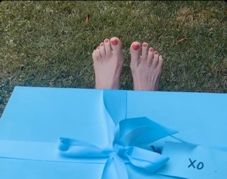 Sarah Rafferty feet photo thumbnail