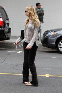 Sarah Roemer feet photo thumbnail