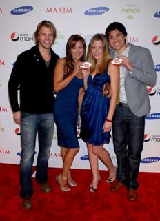 Sarah Roemer feet photo thumbnail