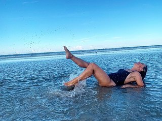 Sarah Schreiber feet photo 9