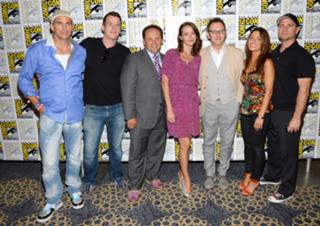 Sarah Shahi feet photo thumbnail