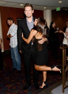 Sarah Shahi feet photo thumbnail