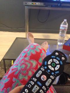 Sarah Shahi feet photo thumbnail