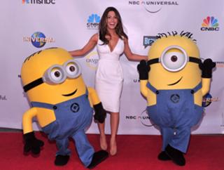 Sarah Shahi feet photo thumbnail