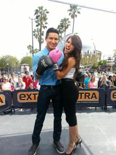 Sarah Shahi feet photo thumbnail