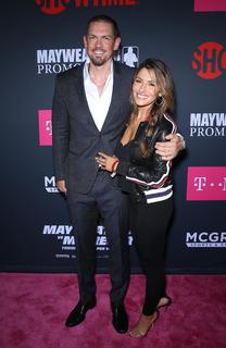 Sarah Shahi feet photo thumbnail
