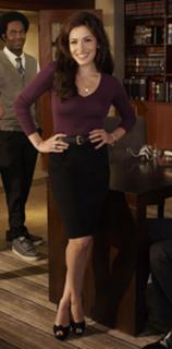 Sarah Shahi feet photo thumbnail