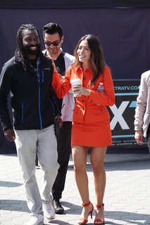 Sarah Shahi feet photo thumbnail