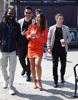 Sarah Shahi feet photo thumbnail