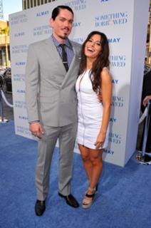 Sarah Shahi feet photo thumbnail